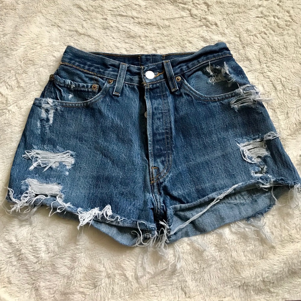 🌼Levi’s Ripped Jean Shorts🌼